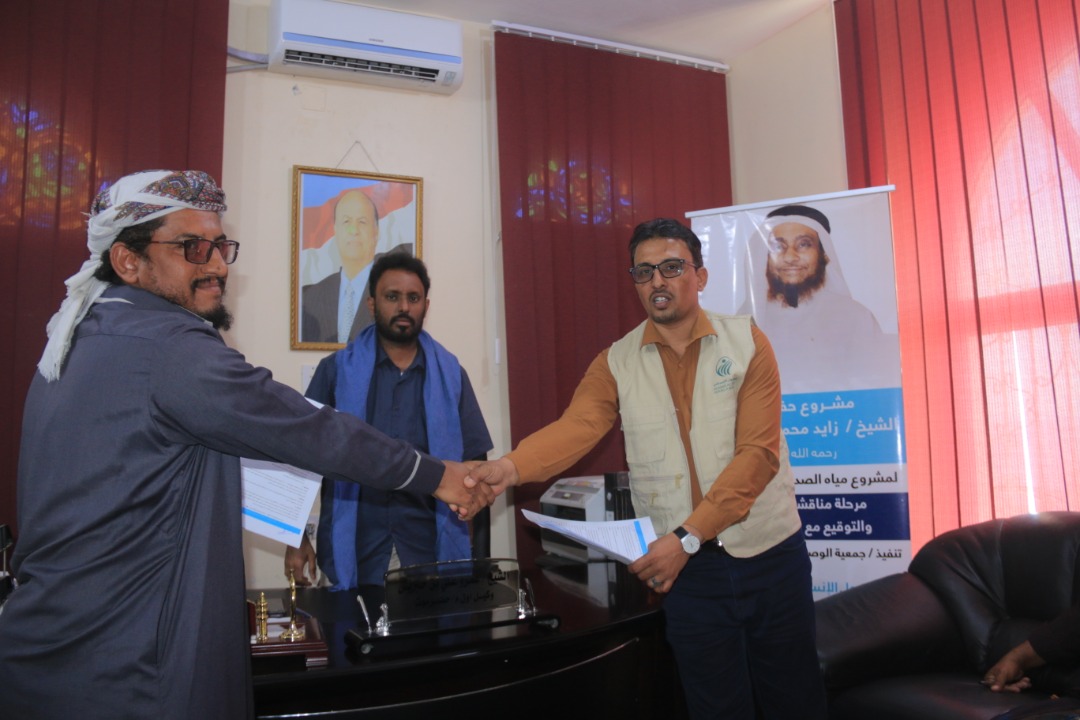 توقيع اتفاقية حفر بئر ارتوازية لمشروع مياه الصدارة بحجر