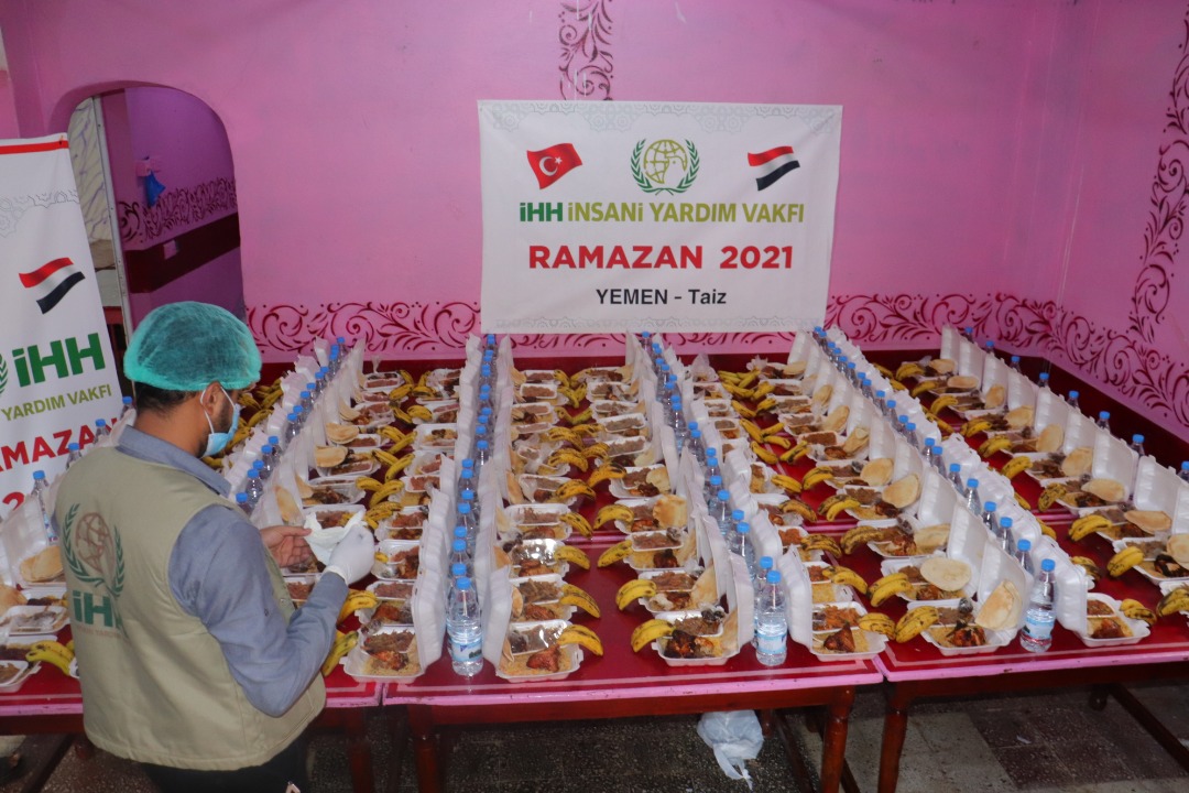 IHH Yemen food baskets