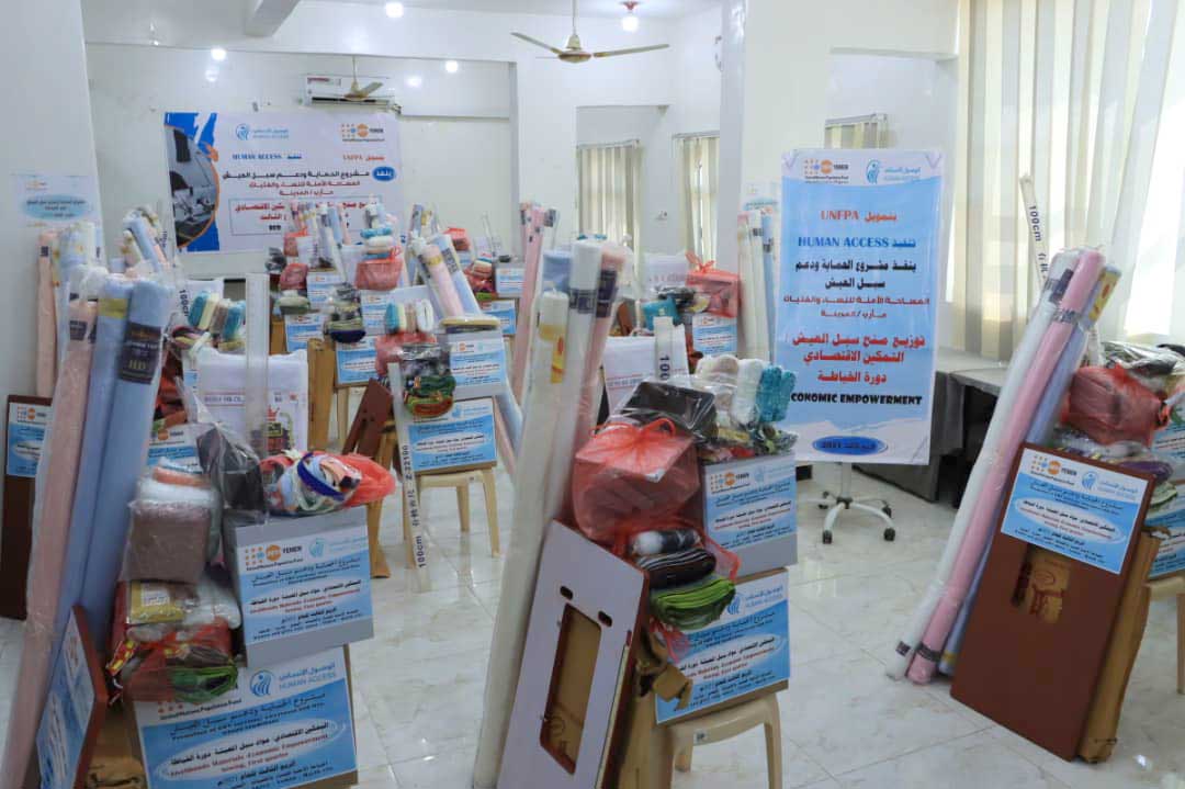 تسليم منح التمكين الاقتصادي للنساء والفتيات (مجال الخياطة)