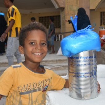 بتمويل من برنامج الأغذية العالمي (WFP) مشروع المساعدات الغذائية يخفف معاناة أكثر من 65 ألف أسرة في محافظتي لحج وتعز 