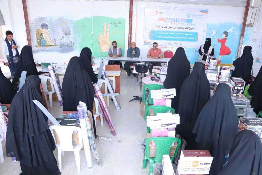 توزيع منح التمكين الاقتصادي لعدد 23 امرأة