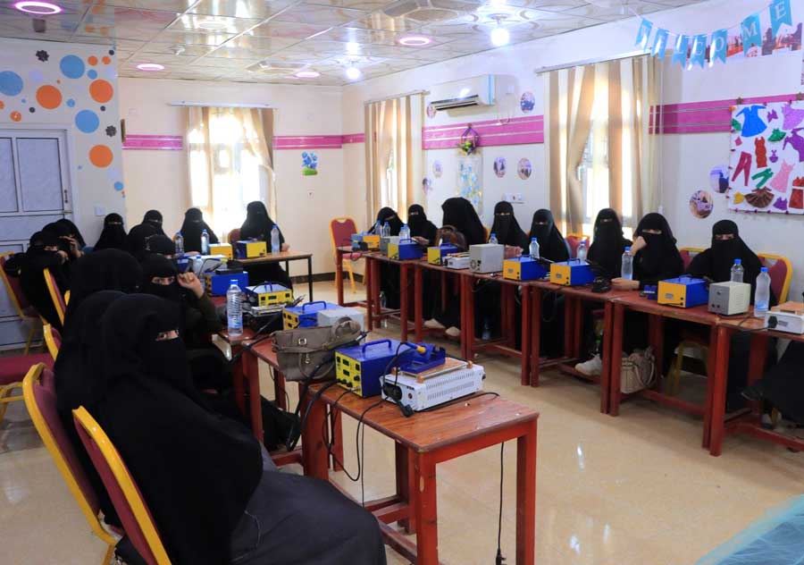 تأهيل 42 امرأة في مجال صيانة وبرمجة الجوالات