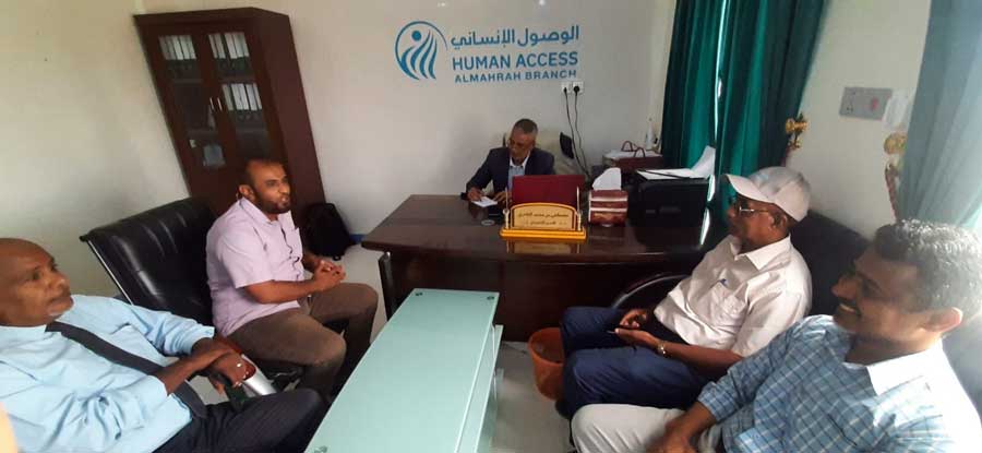 مسؤول في وزارة الصحة يزور الوصول الإنساني في المهرة