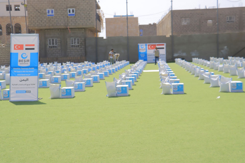 سلال غذائية ووجبات إفطار للمحتاجين والنازحين