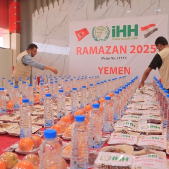 توزيع مساعدات رمضانية متنوعة للنازحين والمحتاجين