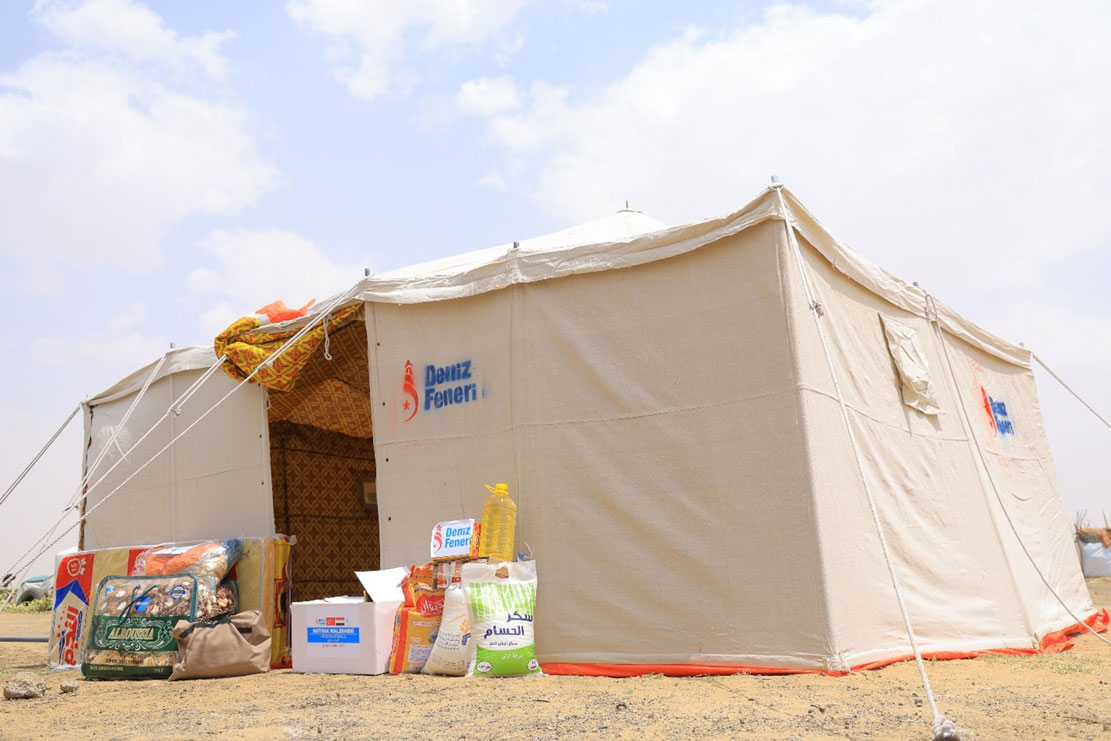 أسر نازحة تتعافى من أضرار السيول بفعل الحقائب الإغاثية