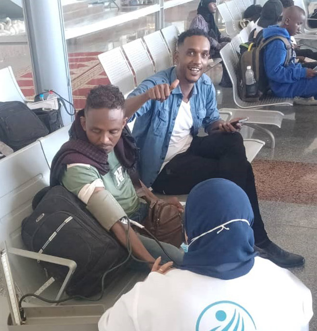 218 لاجئا يعودون إلى بلدهم بصحة وعافية بفضل الدعم الطبي