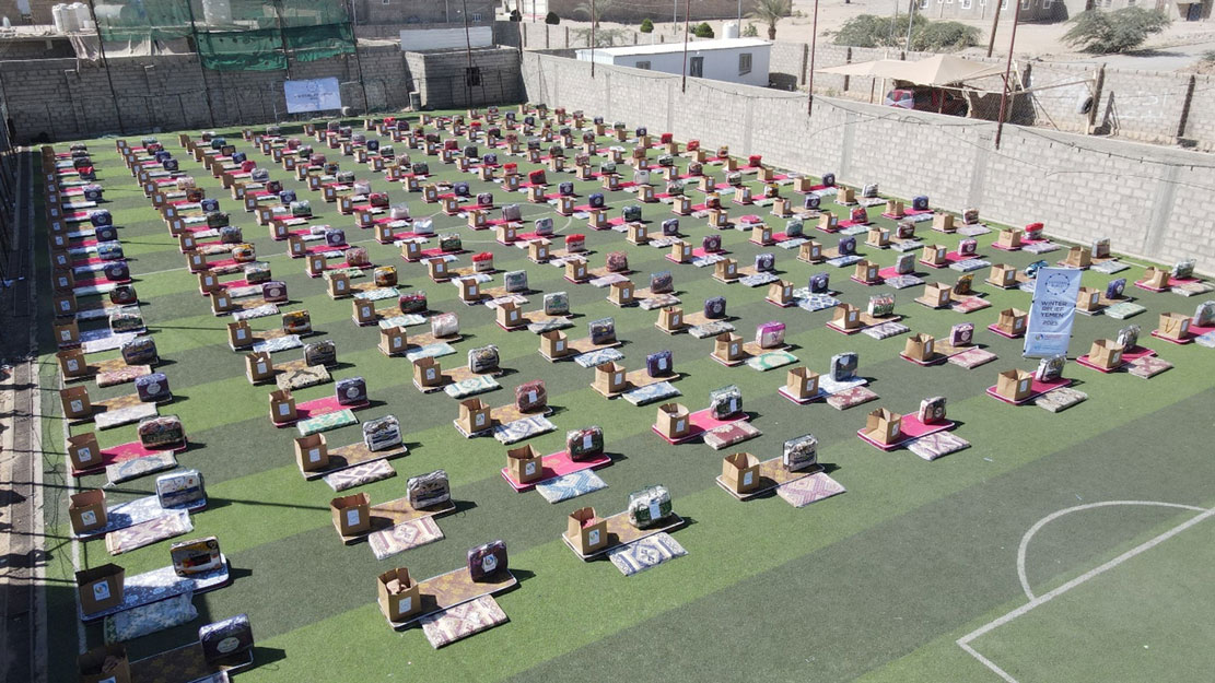 حقائب شتوية تمنح الدفء لـ200 أسرة نازحة