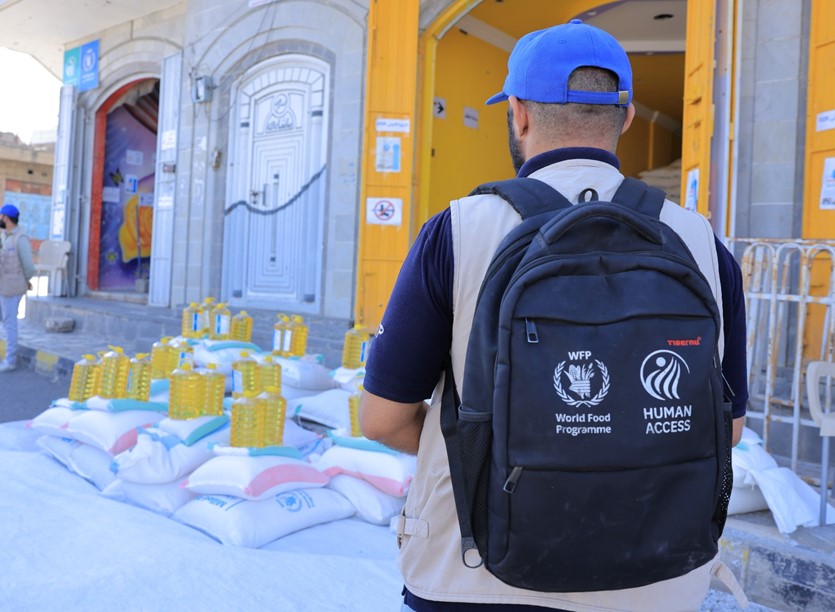 توزيع مساعدات غذائية طارئة لـ 20250 أسرة مستحقة