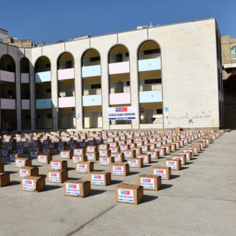 In partnership with Deniz Feneri Organization, Nearly 1000 displaced families in Taiz Governorate countryside benefit from food aid distribution