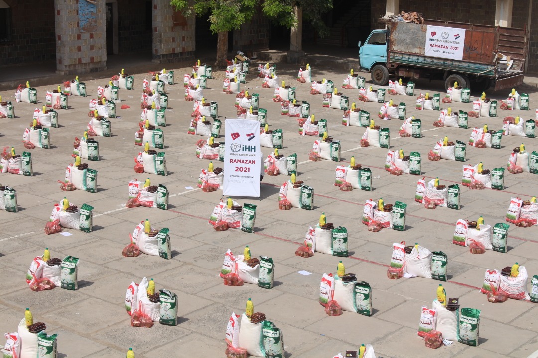 IHH Yemen food baskets