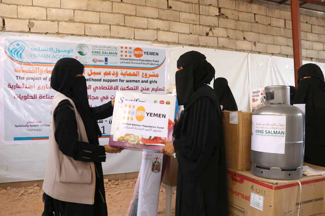 Distribution of economic empowerment grants in Shabwa