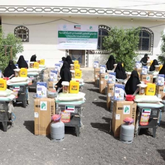 Distributing economic empowerment grants for women and girls in the field of confectionery and pastry-making 