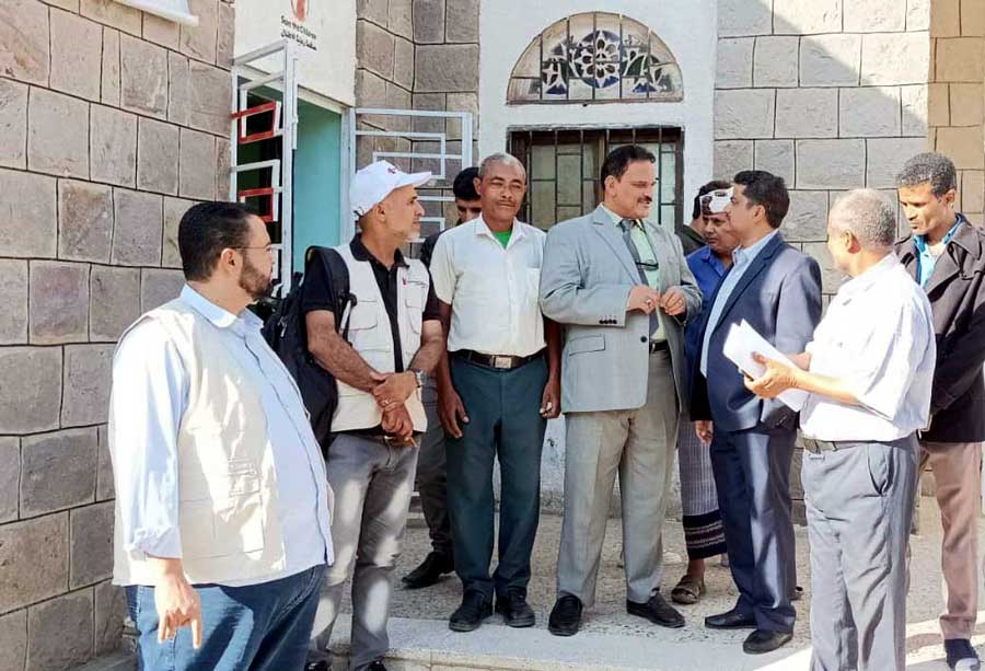 Taiz Health Office reviews engineering design for construction of 2nd floor of Al-Misrakh Hospital