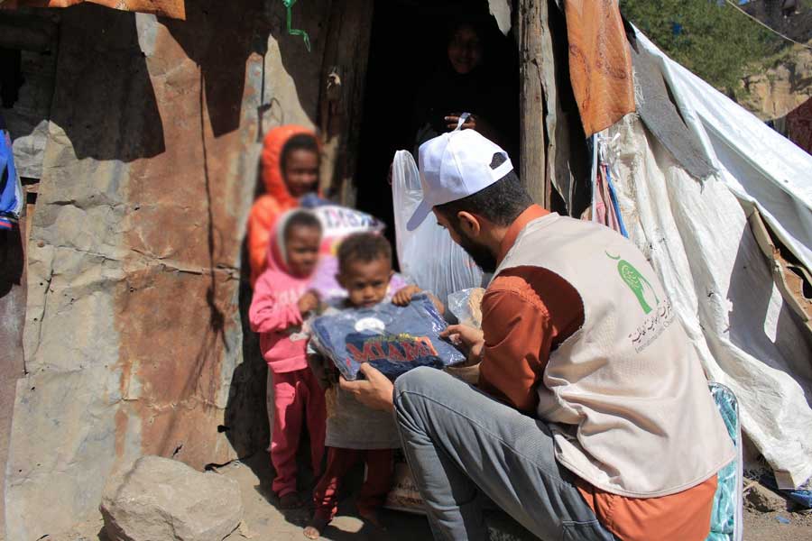 2,418 displaced and 403 IDP families benefit from the winter clothing project