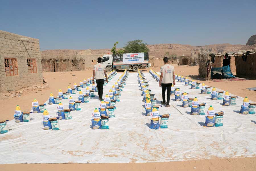 Deniz Feneri distribution of 100 Ramadan food baskets