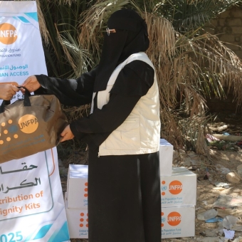 Marib: Distribution of dignity bags to 215 women