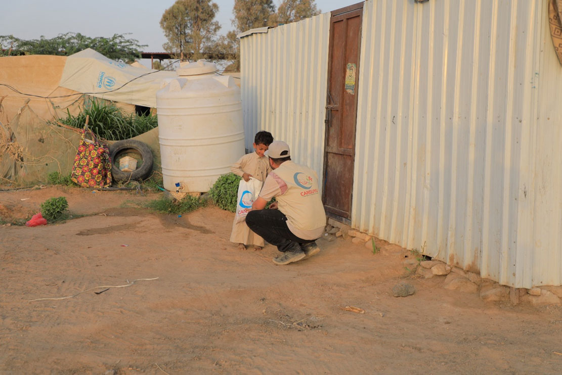 Providing meat to 17,808 displaced persons during Eid al-Adha