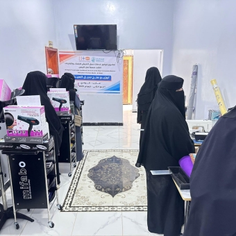 Delivery of livelihood grants to 6 female beneficiaries in Wadi Marib