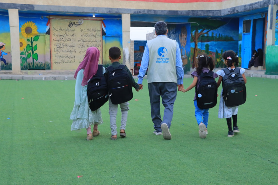 1,000 orphans receive school supplies