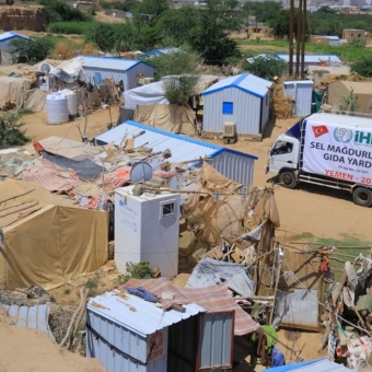 Food aid for 300 displaced and flood-affected families in Marib