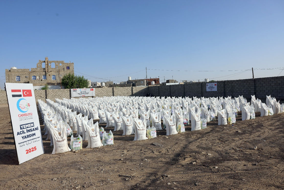 Food aid distributed to 400 displaced and affected families