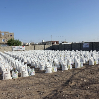 Food aid distributed to 400 displaced and affected families